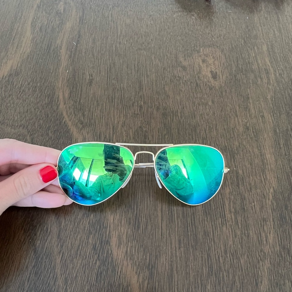 Ray Ban Aviator Sunglasses with Green Lenses